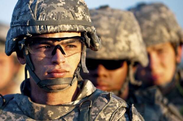 Почему американские солдаты всегда носят темные очки
