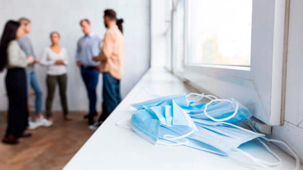 В России решили повысить для мигрантов минимальный стаж для получения помощи по ОМС