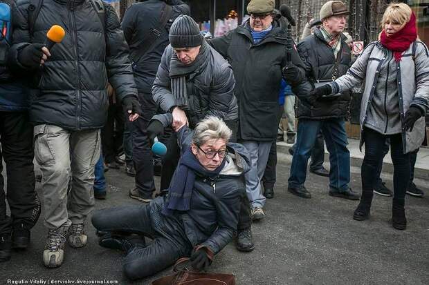 Вся власть клевретам! Вся власть клевретам!