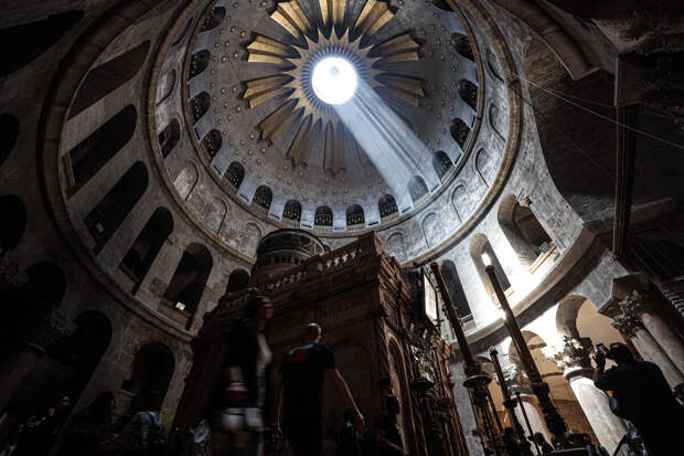 Полиция не пустила в храм Гроба Господня латинского патриарха Иерусалима