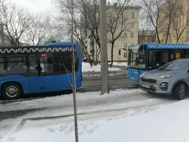 Из-за ДТП в 3-ем проезде Марьиной Рощи оказалась перекрыта полоса движения