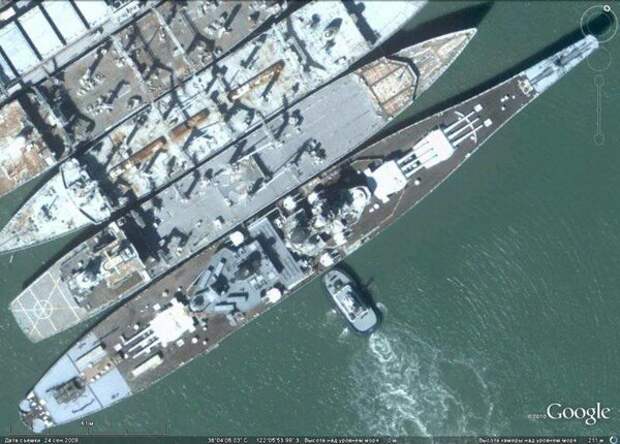 Спутниковый снимок Goole Earth: USS Iowa BB-61 на стоянке в заливе Сэсун-Бэй, 2009г 