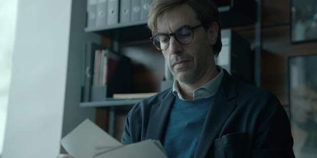Robert sees pictures of Catherine.