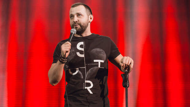 Комик Белый заявил, что вынужден нанять бухгалтера в Европе из-за бюрократии