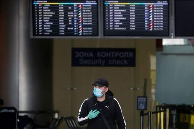 A man passes by at Vnukovo International Airport amid the outbreak of the coronavirus disease (COVID-19) in Moscow, Russia May 22, 2020. REUTERS/Maxim Shemetov