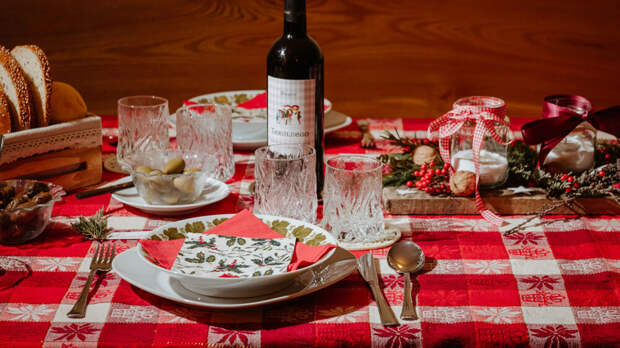 Как накрыть красивый стол без лишних затрат