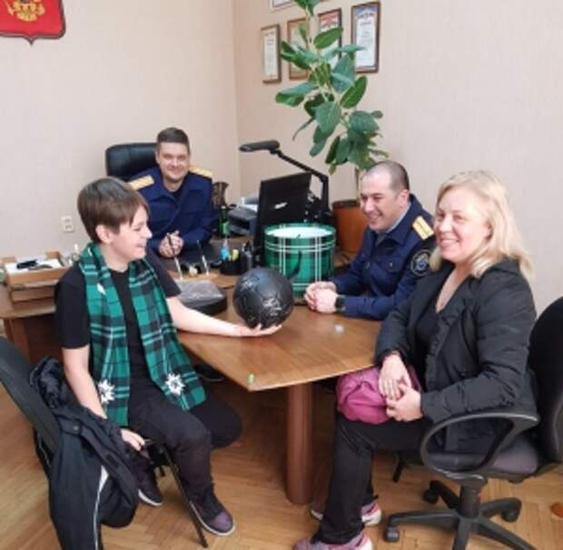 Офицеры Западного межрегионального следственного управления на транспорте исполнили давнюю мечту 13-летнего Максима, прибывшего из Донецкой Народной Республики