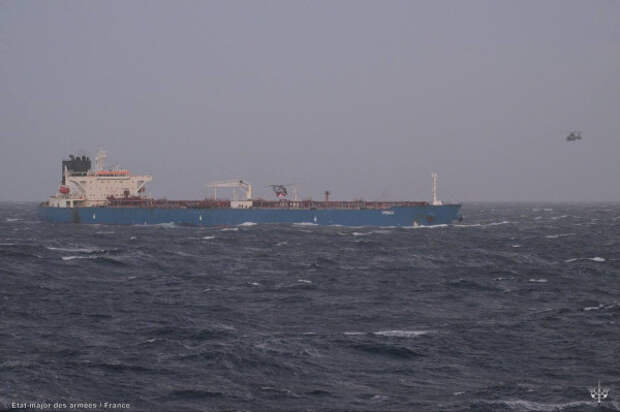 Теперь и Франция: лягушатники захватили танкер, следовавший из Мурманска