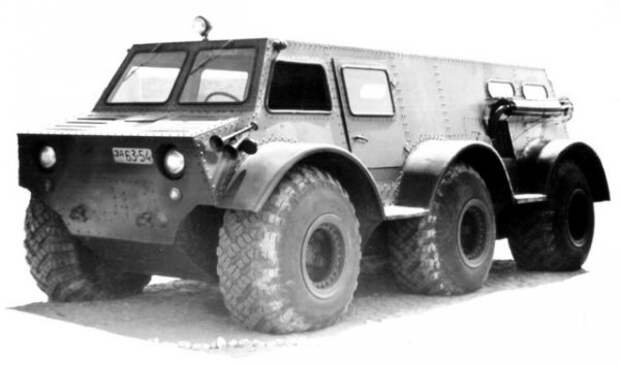 Опытная машина ЗИЛ-136 в 1957 году.