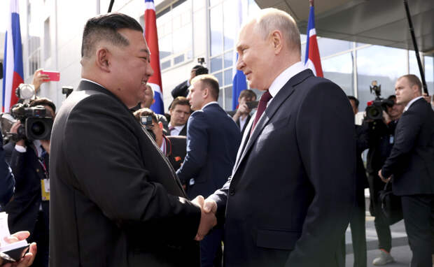 Путин в Пхеньяне. Лидер Северной Кореи лично встретил президента России в аэропорту