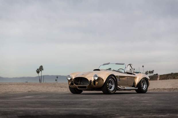 Полностью бронзовая реплика Shelby Cobra