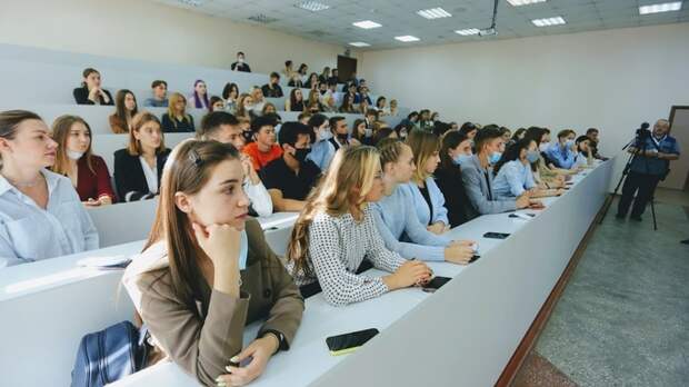 Алтайские студенты на занятии / Фото: amic.ru