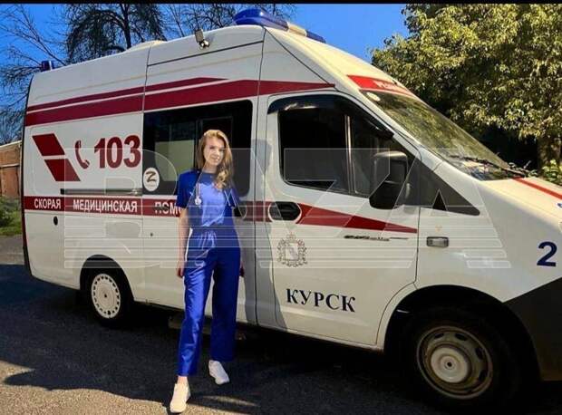 Напомним, во время атаки на Курскую область ВСУ ударили по бригаде скорой помощи дроном. Фельдшер Александр Чекалин и водитель Александр Никитичев погибли. Сообщалось, что пострадала врач — ее госпитализировали в тяжелом состоянии. Теперь СМИ уточняют, что ранена была Дарья Коннова.
