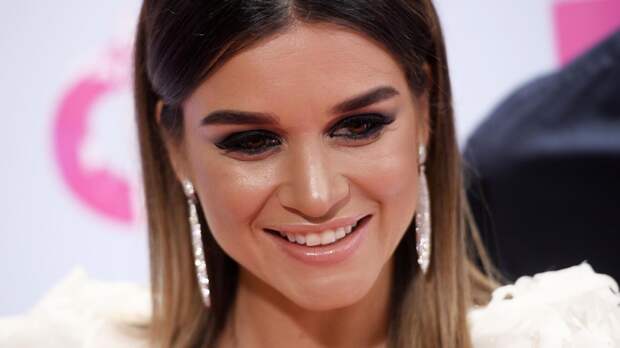 Телеведущая Ксения Бородина в купальнике и юбке снялась в Дубае