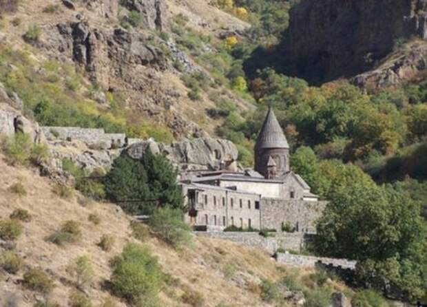 Топ-10: Странные и необычные достопримечательности в Армении