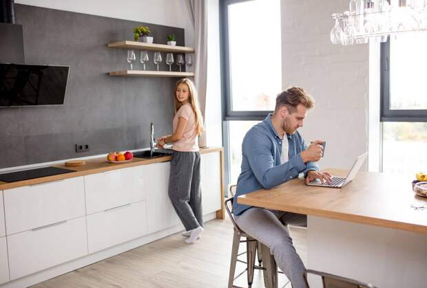 Россияне назвали надежность и умение держать слово главными качествами мужчины