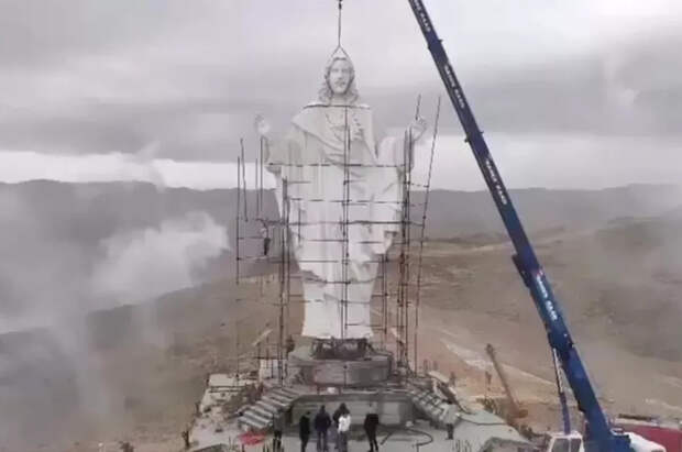 На границе Ливана и Сирии появилась 26-метровая статуя Иисуса Христа