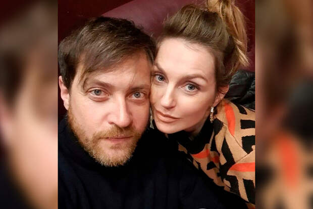 Актер Кирилл Сафонов публично признался в любви своей жене