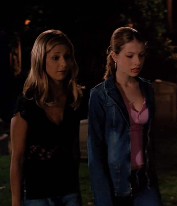 Sarah Michelle Gellar and Michelle Trachtenberg on Buffy the Vampire Slayer.