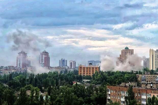 Несмотря на полтора года СВО и год в составе России, обстрелы Донецка только усилились,...