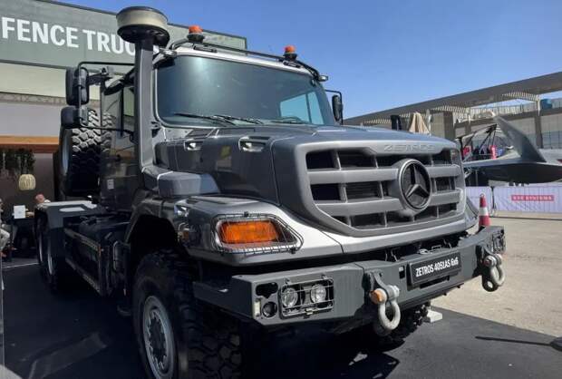 Многоцелевой тягач Mercedes-Benz Defence Zetros 4051 AS 6x6
