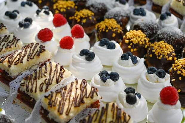 Эксперт: современный человек ест сахара в 70 раз больше нормы