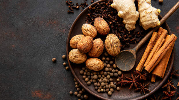 Как имбирь, корица и мускатный орех стали зимними специями