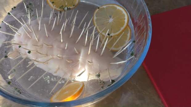 Протыкаем зубочистками мясо и получаем сочную, ароматную куриную грудку! Курица, Рецепт, Готовим дома, Другая кухня, Видео рецепт, Еда, Длиннопост, Как приготовить, Грудка в духовке, Видео