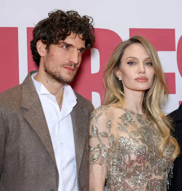 Луи Гаррель и Анджелина Джоли