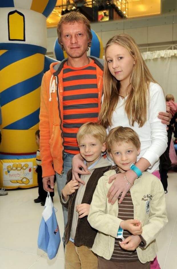 Алексей с детьми