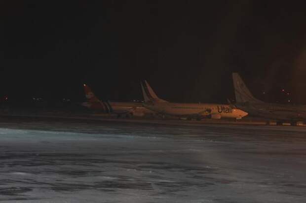 Рейс в Пермь вернулся в Пулково после пяти кругов над Ладожским озером