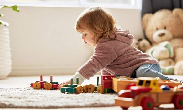 Как научить ребенка играть в игрушки, а не в планшет: 5 лайфхаков для родителей