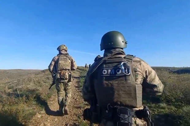 Подозреваемого в нападении на полицейских в Оренбуржье ищут вертолетом