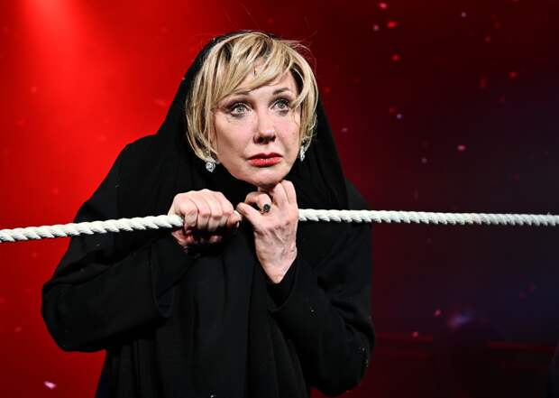 64-летняя Елена Яковлева высказалась об отношении к старости фразой «возраст не победишь»