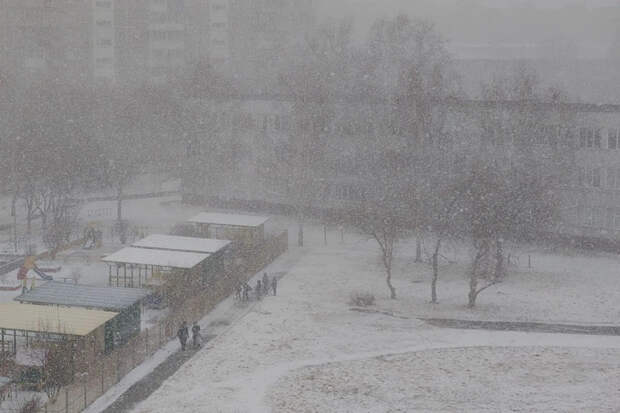 Снежный буран накрыл Новосибирск 17 апреля перед резким потеплением