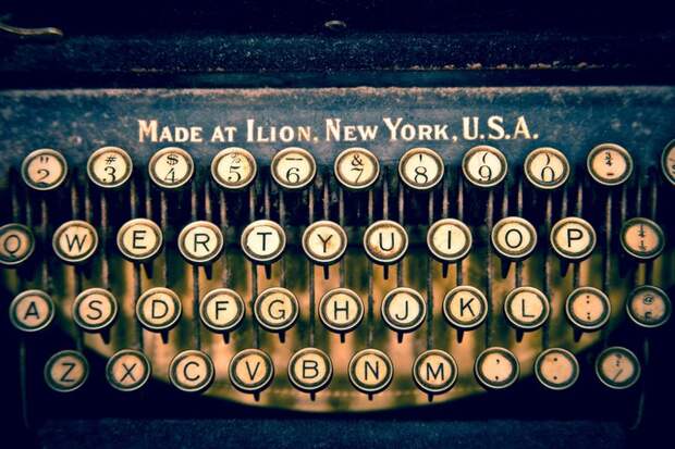 Фото №1 - Почему буквы на клавиатуре расположены именно в таком порядке?