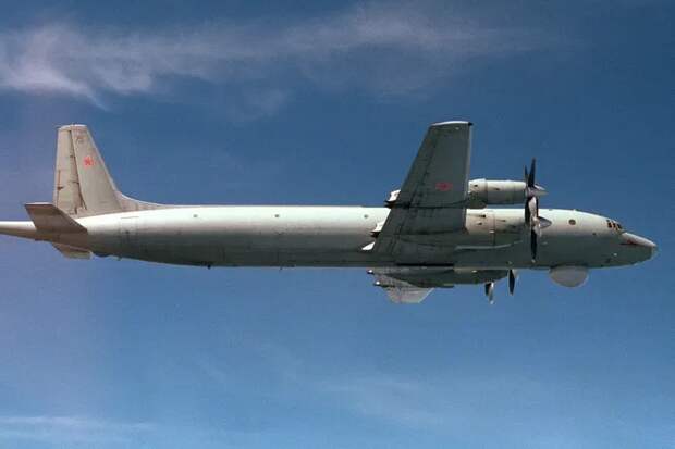 Посмотрите, как ИЛ-38 незаметно «подкрался» к авианосцу США