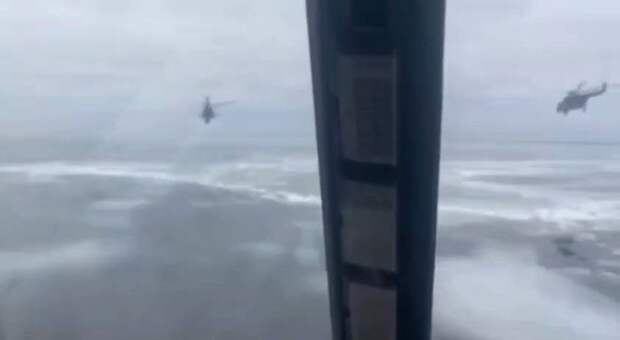 Опубликовано архивное видео летящих на Гостомель в первый день СВО вертолетов