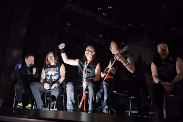 Рок вопреки: Валерий Кипелов провел акустический концерт в обесточенном Белгороде