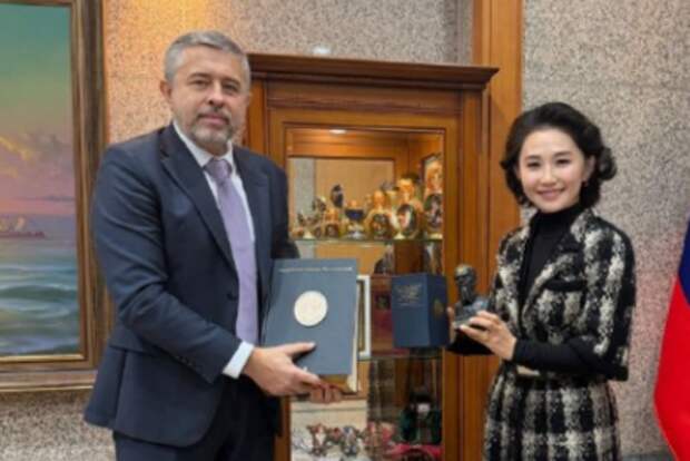 Русское посольство в Сеуле получило в дар собрание романов Достоевского на корейском языке