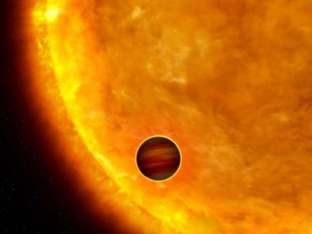 Планета размером с Юпитер проходит мимо своей звезды. Это явление называется "прохождение" или "астрономический транзит" и приводит к кратковременному уменьшению яркости звезды на несколько процентов космос, красота, планета, рисунки, художники