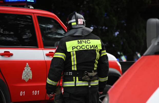 Мощный пожар возле железной дороги в столице российского региона попал на видео