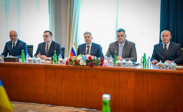 Переговоры в Абу-Даби: Трамп попросил Зеленского помолчать. Путин с ним согласился