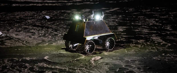 Китай может отправить на Луну колесного робота с человеческим торсом