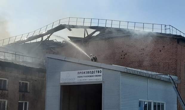 Пожар на фабрике пластмассовых изделий в Бердске потушен – прокуратура проводит проверку