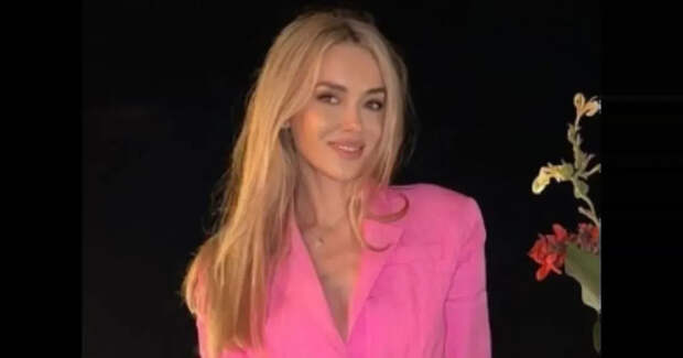 Ксения Сухинова отдыхает в шотландском поместье своего возлюбленного — "водочного короля" Юрия Шефлера*