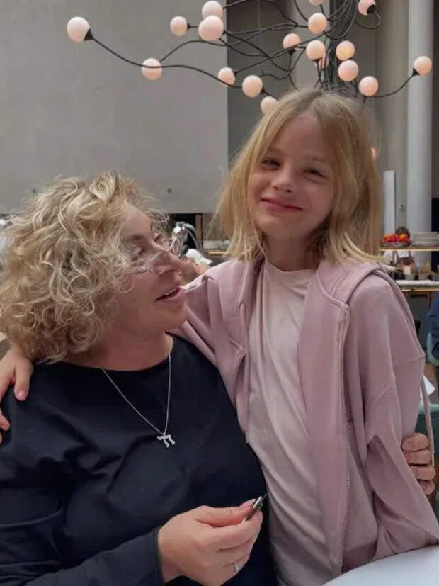 Симона с внучкой