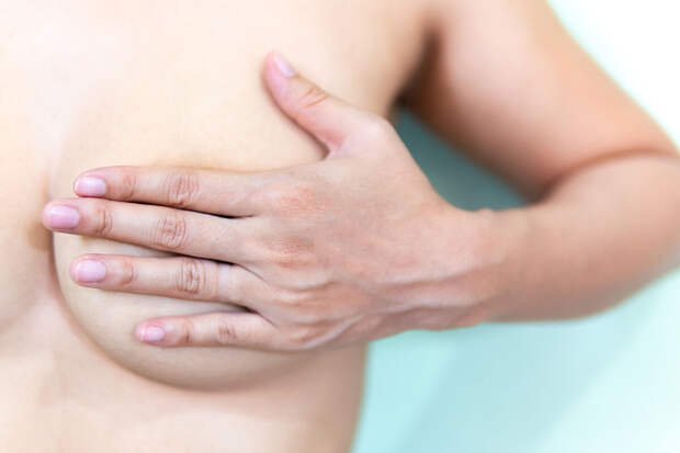 Онколог Исакова: односторонняя боль в груди у женщин указывает на опухоль