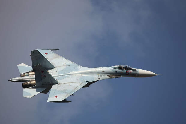 Истребитель-бомбардировщик Су-27