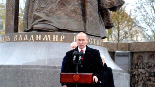 Путин призвал россиян жить по духовным заветам предков